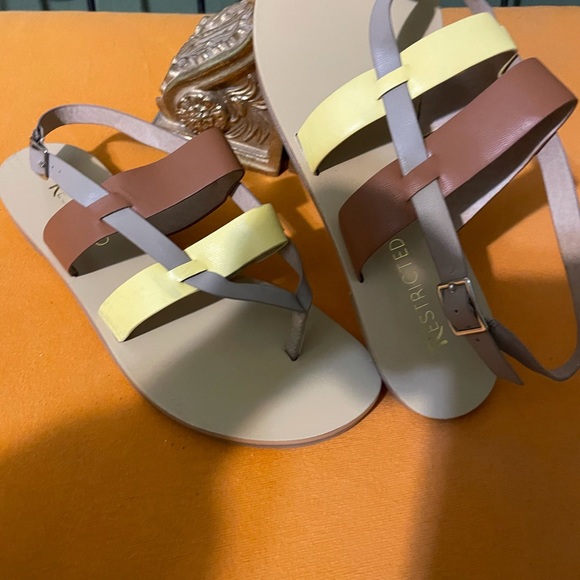 Shoes - Picture 4 of 5